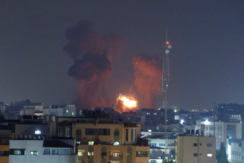 قصف إسرائيلي جديد على غزة وقآاني يطلق وعداً بتحقيق "أمنية الخميني"