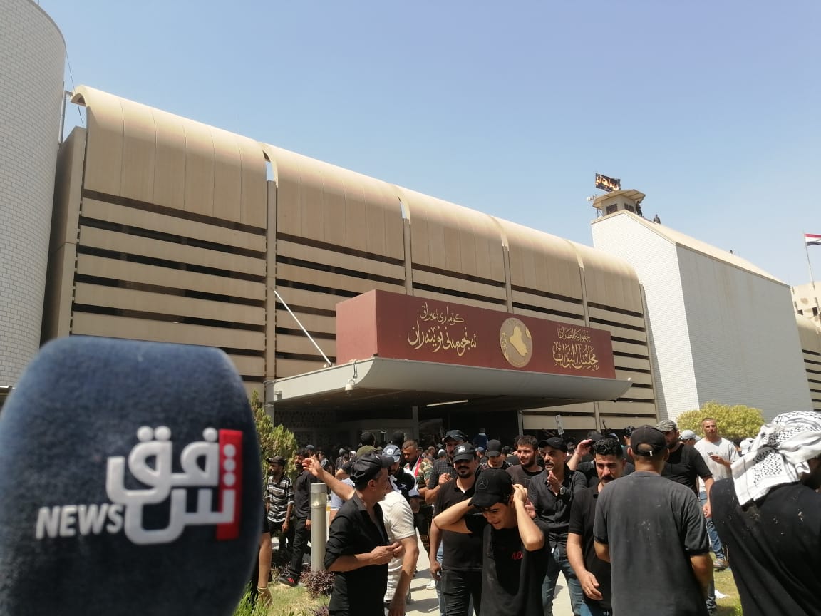 Al-Sadr asks the judiciary to dissolve the Iraqi parliament and the President of the Republic to set a date for the elections
