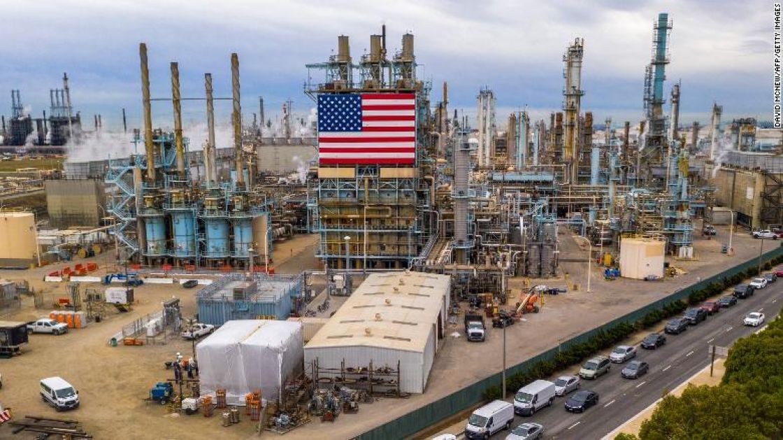 أمريكا تبيع 20 مليون برميل من النفط لتسع شركات 