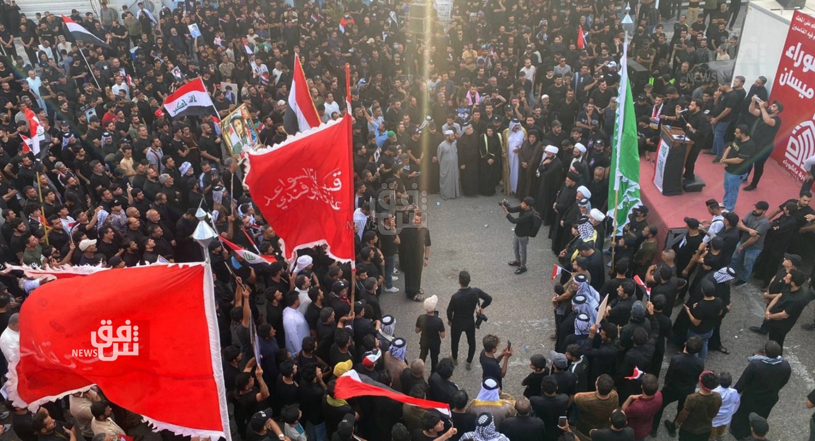 Iraqi factions return to the streets in rival protests