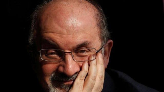 أول تعليق إيراني على محاولة اغتيال سلمان رشدي