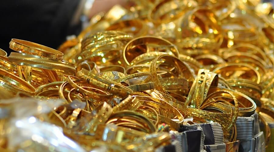 Gold prices edged lower in the Iraqi capital today