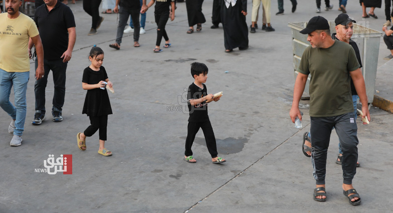 صور.. أطفال ونساء ورجال دين في اعتصامات الصدريين و"أم سلوان" حكاية أخرى