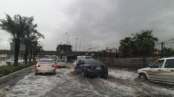 أمطار وسيول تجتاح مكة والمدينة المنورة والبرق يضرب برج الساعة (صور وفيديو)
