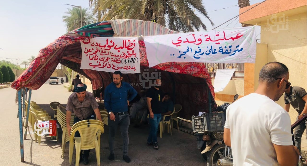 متظاهرون يعتصمون أمام بلدية بعقوبة للمطالبة بإطلاق أراضيهم "المحجوزة"