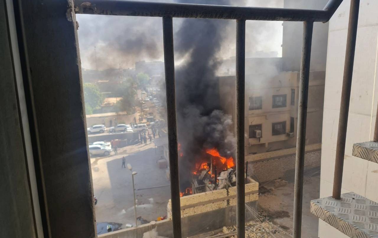 اندلاع حريق في مستشفى أهلي وسط بغداد.. صور 