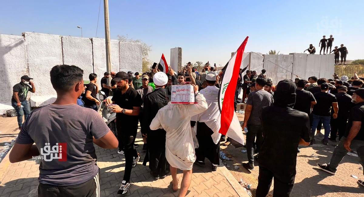 الكاظمي يدين اقتحام المتظاهرين للمؤسسات الحكومية ويوجه دعوة عاجلة للصدر