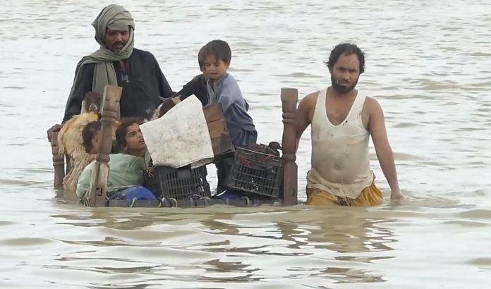 باكستان تعلن حاجتها لأكثر من 10 مليارات دولار لإعادة بناء ما خلفته الفيضانات 