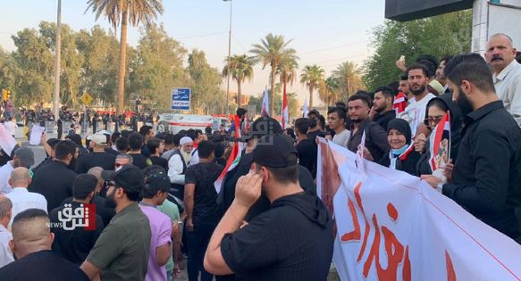 Security forces prevent demonstrators from entering the Green Zone