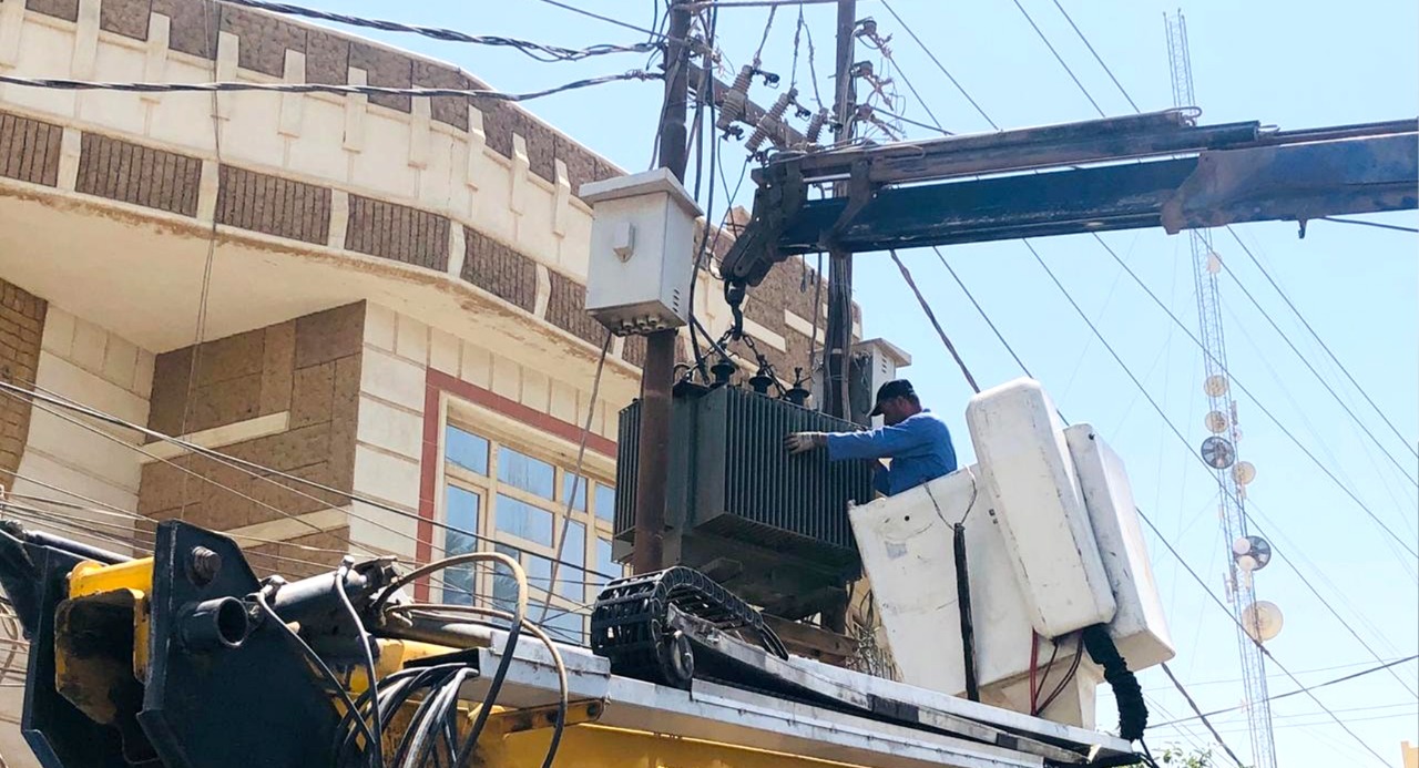بعد انطفاء مفاجئ.. الكهرباء تعلن إعادة خطوط الارتباط بين وسط وجنوب العراق