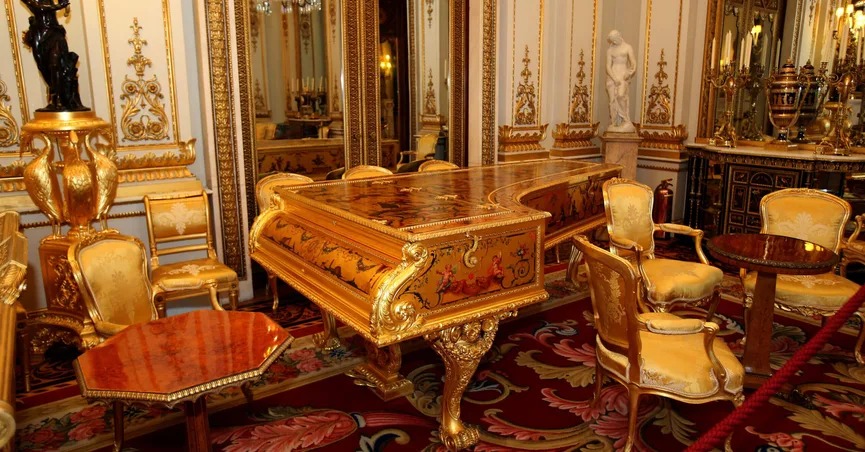 Was the Queens Golden Piano First Owned by Saddam Hussein