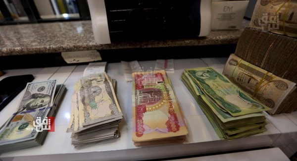 انخفاض أسعار صرف الدولار في بغداد وارتفاعها بإقليم كوردستان
