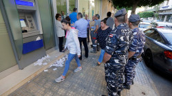 مصارف لبنان تغلق أبوابها بعد عشر عمليات اقتحام مسلحة