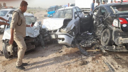 مصرع وإصابة 14 شخصاً بينهم مسؤول محلي بحوادث مرورية في محافظتين 