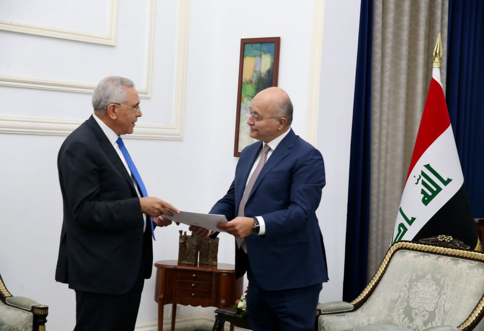 الجزائر تسلم صالح والكاظمي دعوتين لحضور القمة العربية 