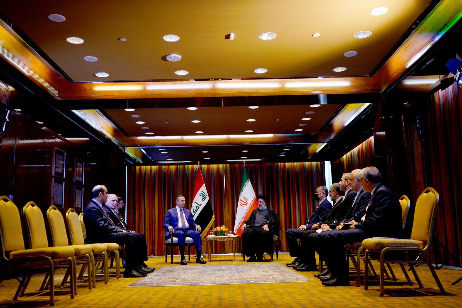 الرئيس الايراني يؤكد دعمه لتشكيل حكومة عراقية مستقرة ويثني على الكاظمي 