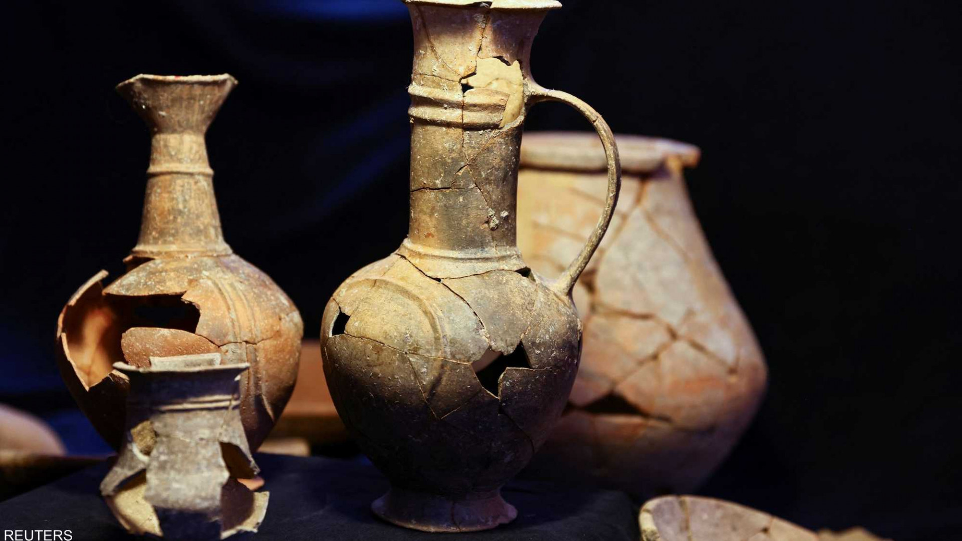 في إسرائيل.. اكتشاف بقايا أفيون داخل مقبرة تعود إلى 3500 عام (صور)