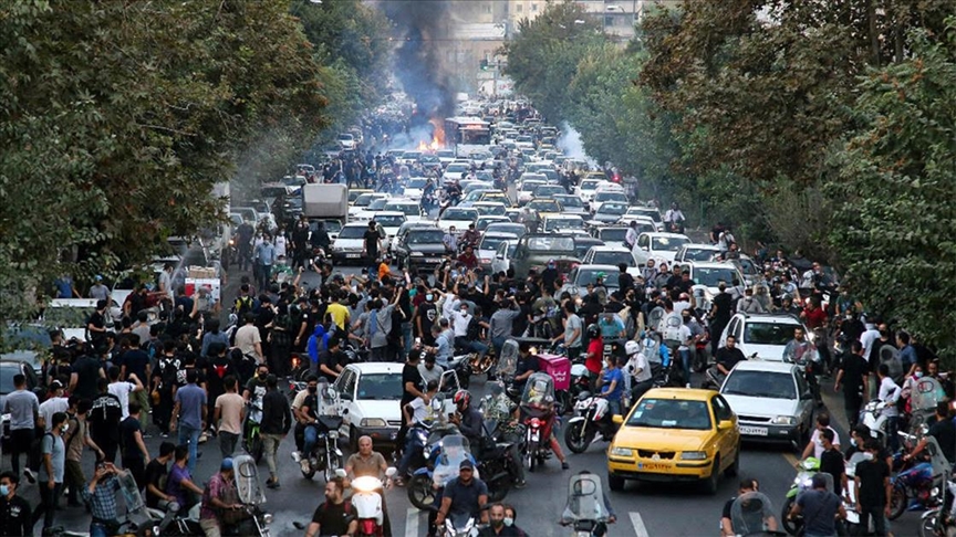 إتساع رقعة الاحتجاجات في إيران وتدخل يومها الثامن