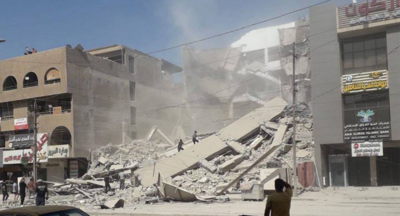 انهيار بناية وسط العاصمة بغداد .. فيديو