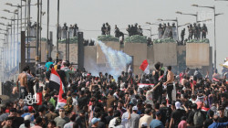 وسط الدخانيات.. متظاهرون يحيون "تشرين" أملاً باسترجاع "وطن" (صور)