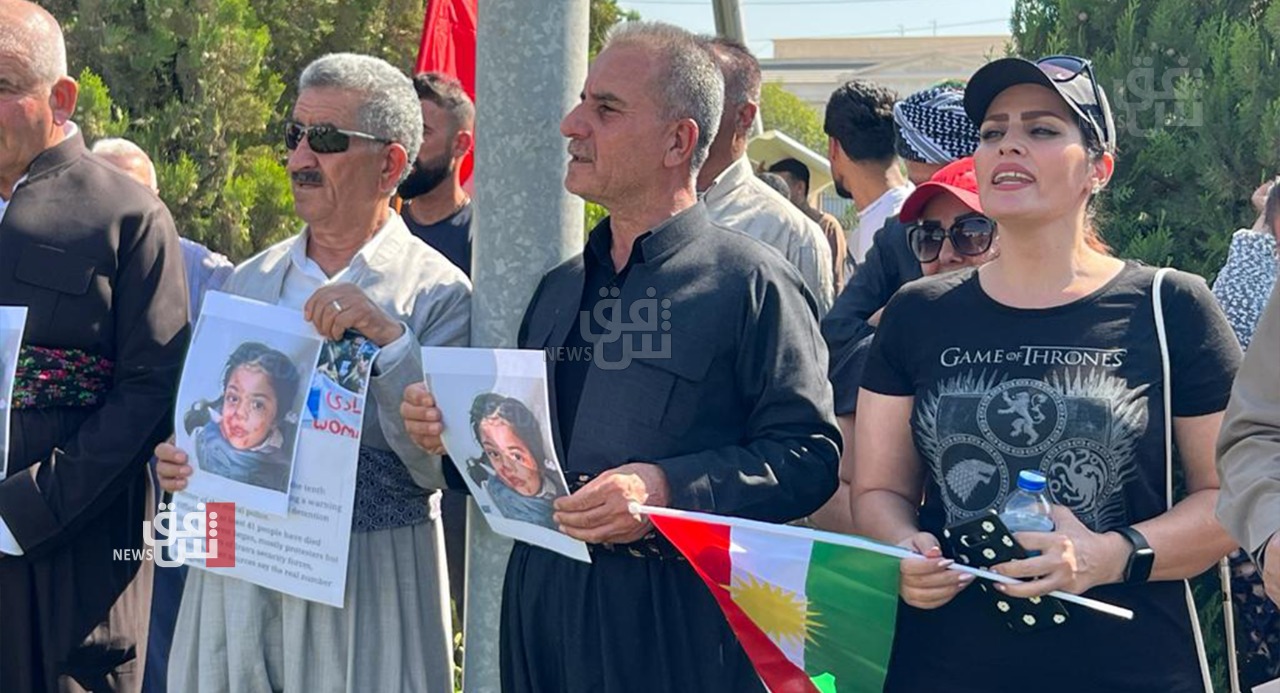 صور .. تظاهرة احتجاجية أمام مقر الأمم المتحدة في أربيل تنديداً بالقصف الإيراني