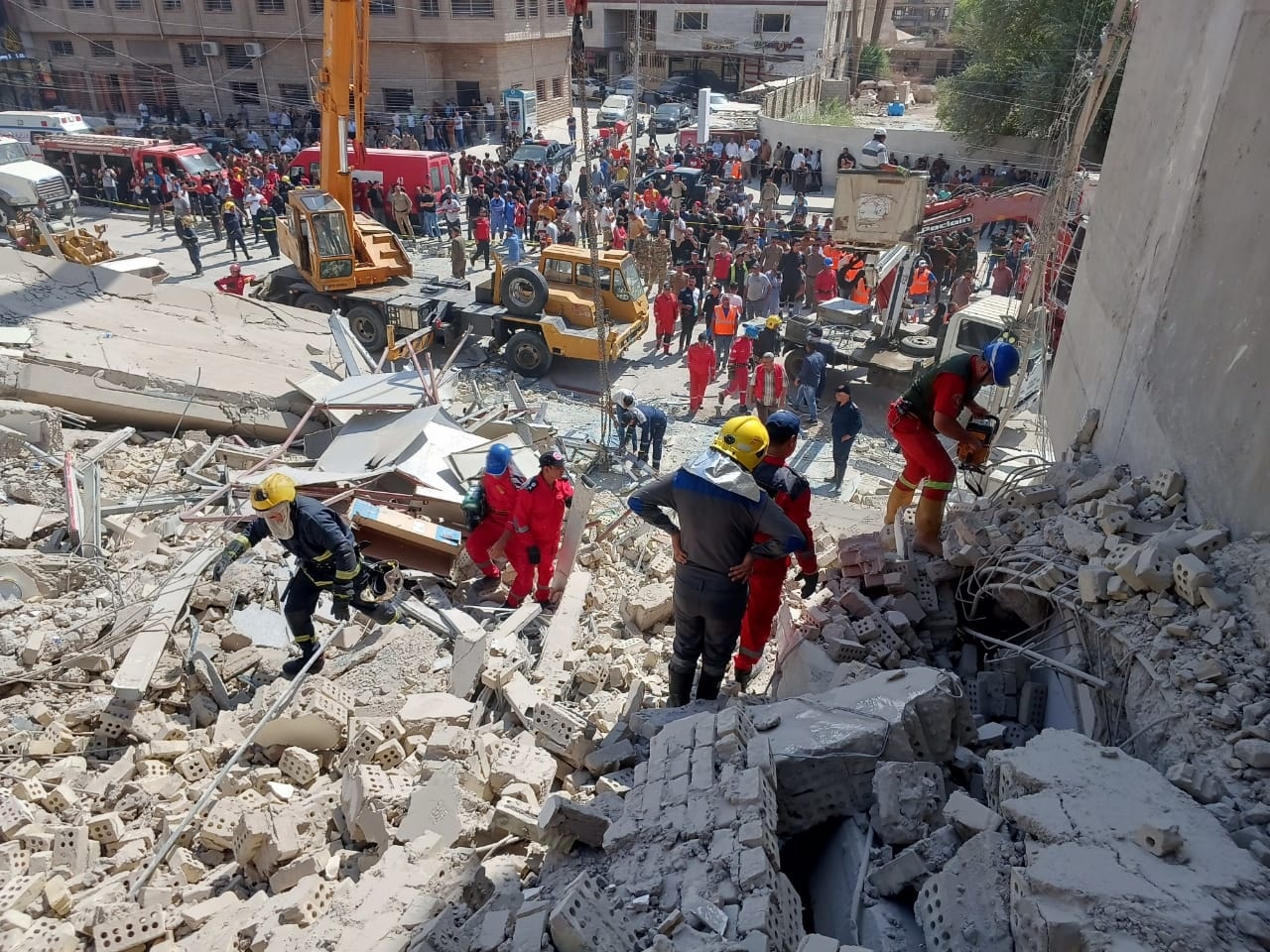 دعوات لفتح تحقيق بانهيار البناية في بغداد .. ومهندس يكشف: حذرت قبل 10 سنوات 