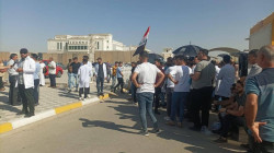 صور .. محتجون يغلقون مبنى الحكومة المحلية في كركوك