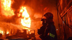 اندلاع حريق داخل أكبر مجمع لبيع الأثاث في الناصرية