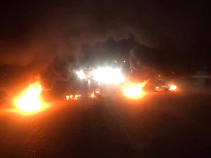 Protesters throw Molotov at the headquarters of the Dhi Qar governorate