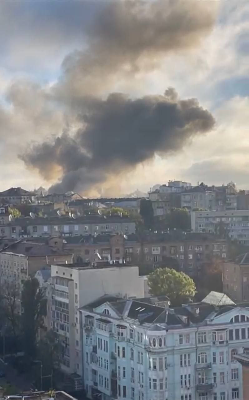 انفجارات في كييف وأنباء عن قصف مكتب الرئيس.. صور وفيديو 