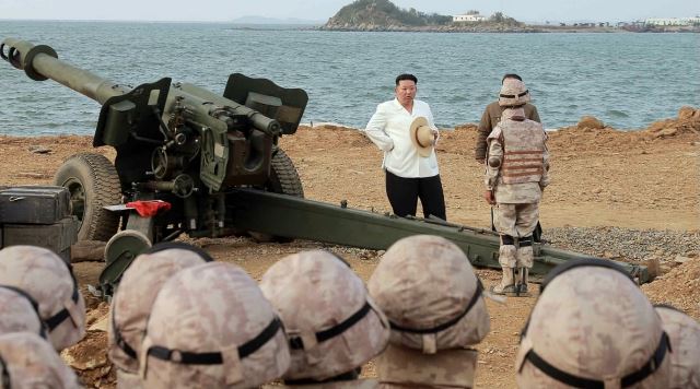 بإشراف الزعيم.. كوريا الشمالية تختبر صاروخين جديدين بعيدي المدى