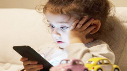 Iraqi experts raise concern over children's addiction to screens
