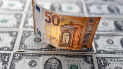 اليورو فوق الدولار من جديد بعد انخفاضه لأكثر من شهر