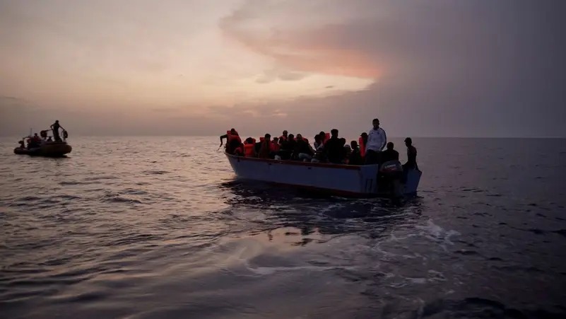خفر السواحل الإيطالي ينقذ أكثر من 1100 مهاجر وينتشل جثتين
