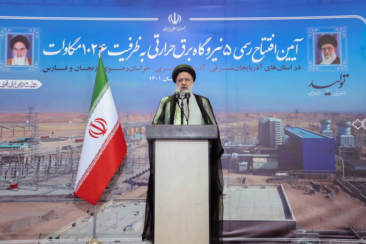 Iran's President congratulates Iraq for approving the government