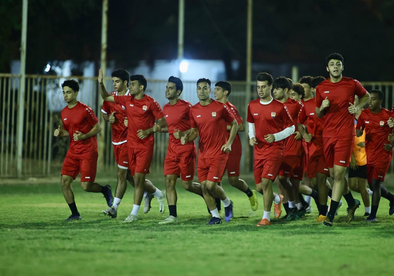  شباب العراق يباشر استعداداته لنهائيات كأس آسيا.. صور 