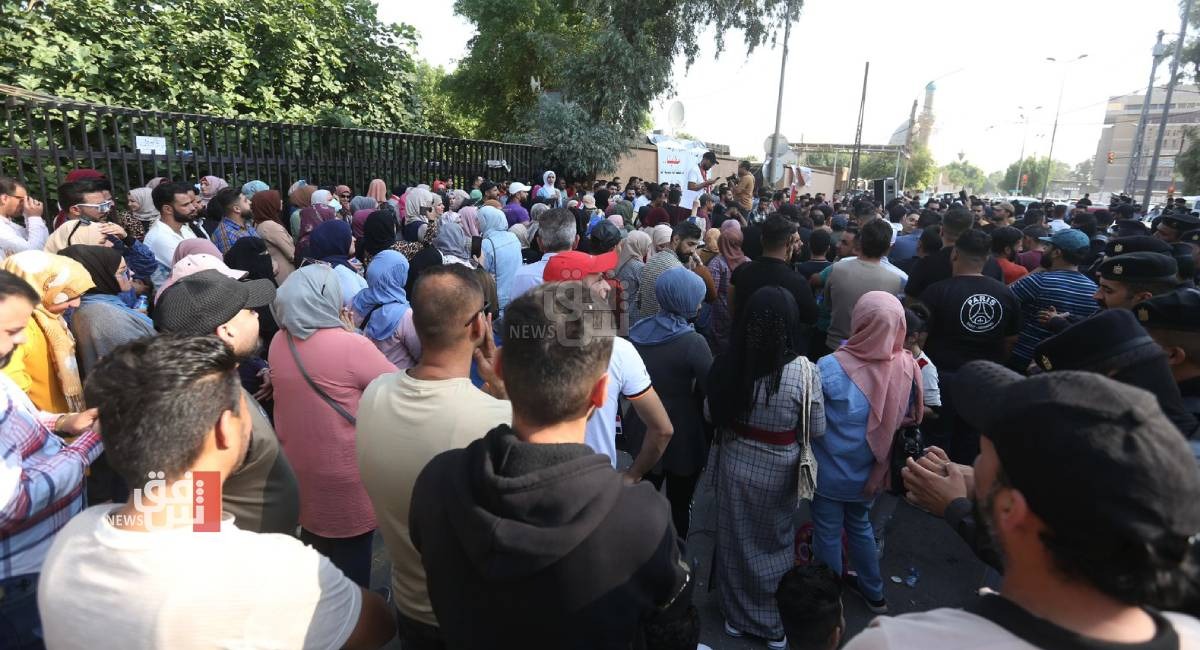 محاضرو بغداد يعلنون الإضراب عن الدوام احتجاجاً على عدم تثبيتهم (صور)