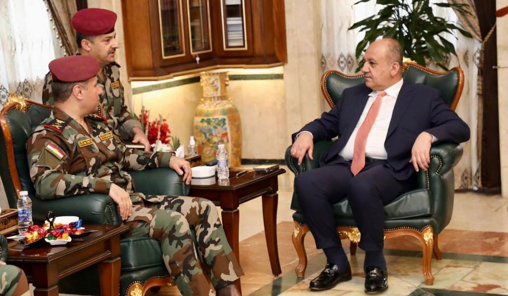 Iraqs Defense Minister Baghdad and Erbil should sustain military cooperation 