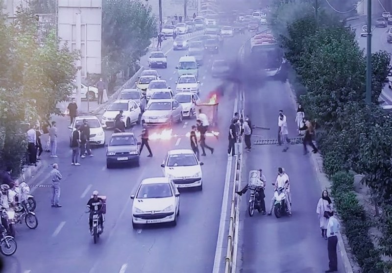 قتلى وجرحى بهجوم "إرهابي" في سوق بإيران