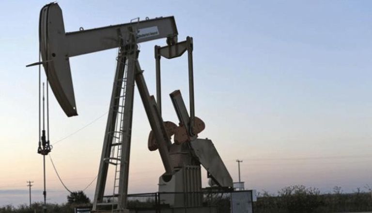 Oil rebounds as dollar dips, but demand concerns weigh