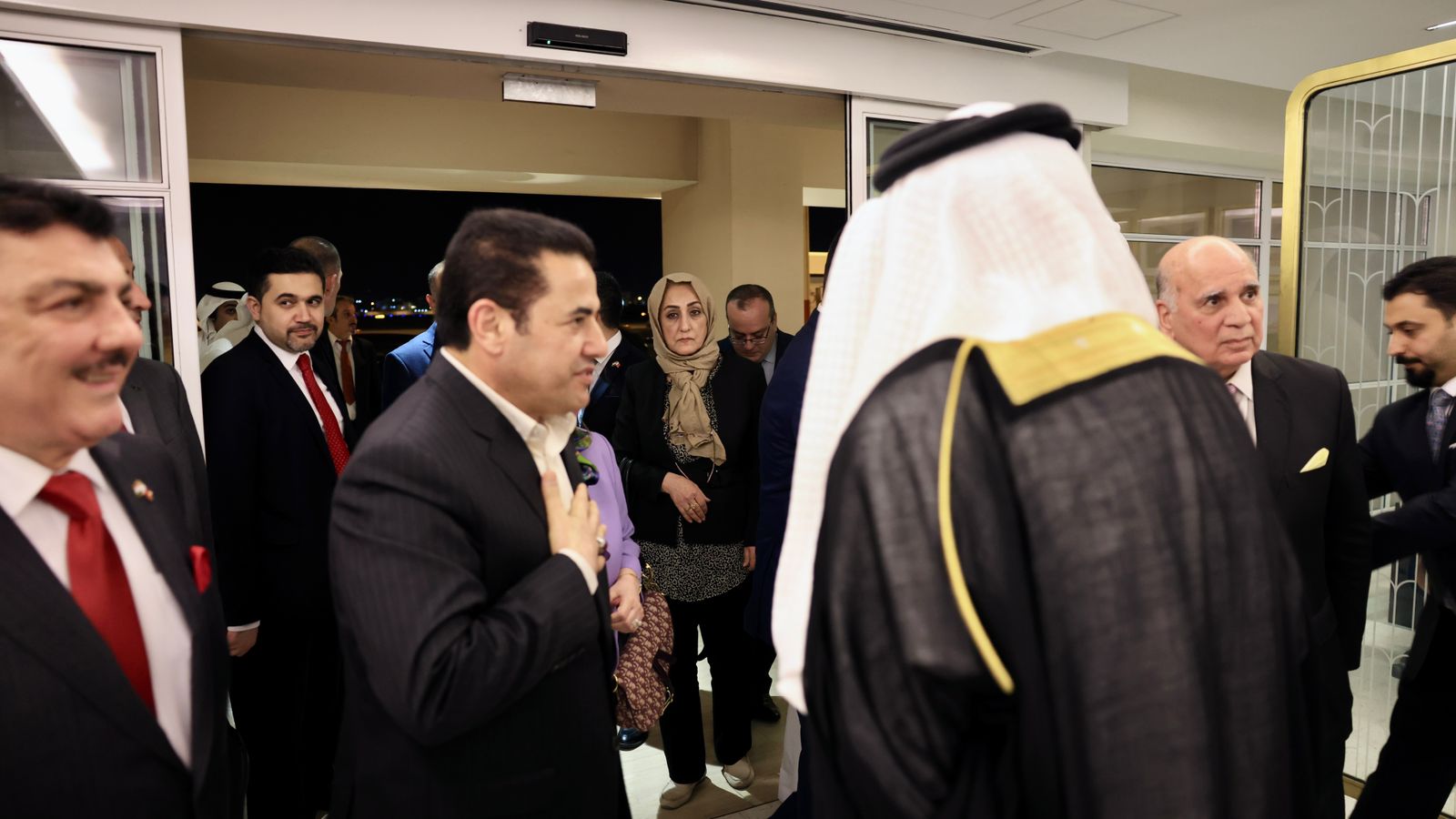 وفد حكومي عراقي رفيع يصل البحرين للمشاركة في منتدى حوار المنامة