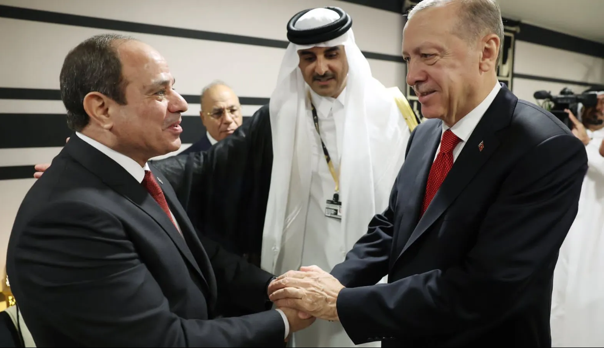 على هامش افتتاح المونديال.. أردوغان يجري محادثات مع السيسي وقادة عرب