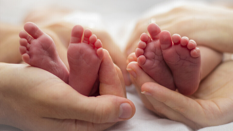 في امريكا.. ولادة التوأم "الأكبر عمراً" في العالم من أجنة مجمدة