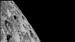 مركبة "ناسا" الفضائية تفقد الاتصال بالأرض فتلتقط صورا مذهلة للقمر