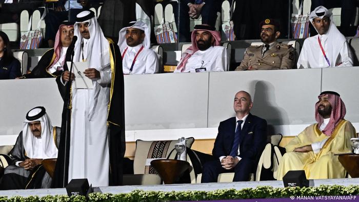 مونديال قطر.. أول بطولة لكأس العالم تتحول إلى "حلبة سياسية"