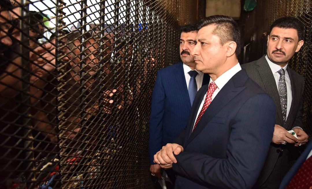 زيارة مفاجئة لسجن الكرخ.. وزير العدل العراقي يعد بحل مشاكل السجناء ويتوعد المقصرين بعقوبات