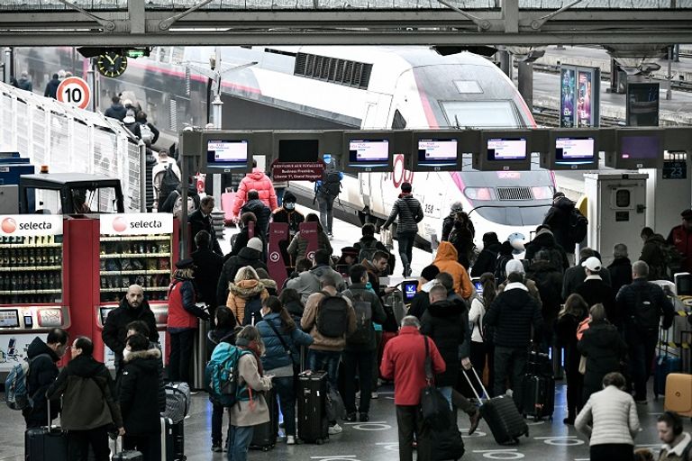 الغاء 60% من الرحلات .. إضراب لمراقبي السكك الحديد الفرنسية والقادم "أسوأ" في أعياد الميلاد