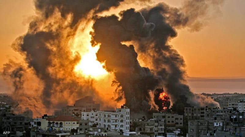 إسرائيل تشن غارات على غزة والفلسطينيون يردون بصواريخ