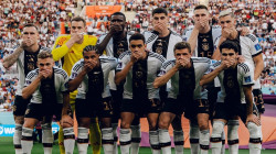 انقسامات بين لاعبي منتخب ألمانيا بشأن تغطية أفواههم في الصورة الرسمية
