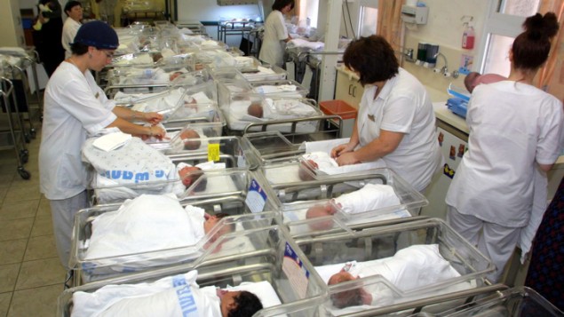 "اختلطت الأنساب".. 6 نساء يتصارعن على حضانة طفل في مستشفى إسرائيلي